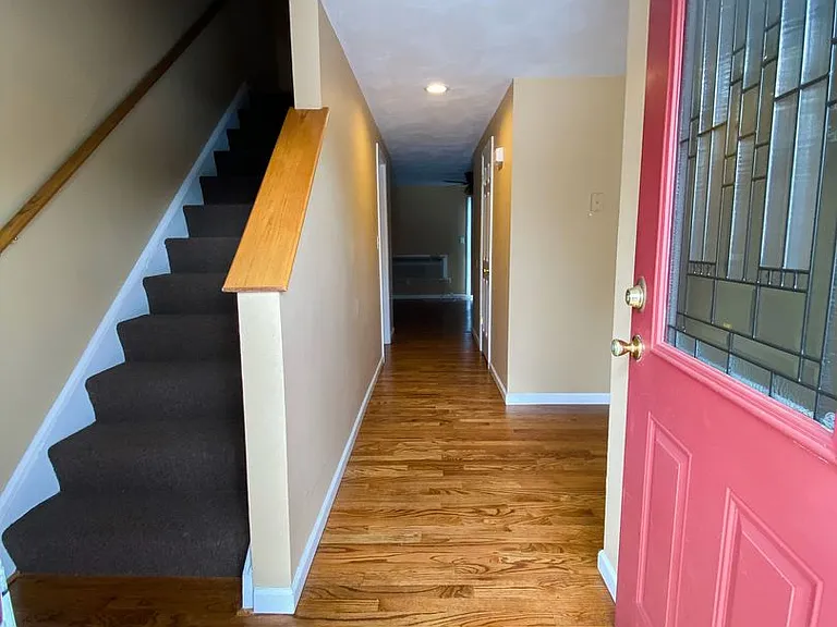 209 Robert Dr — Photo 5