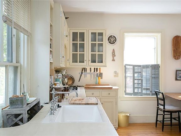 5th image of 94 Spring St #2