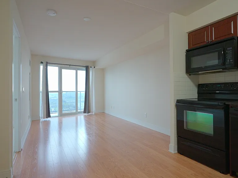 135 Village Green Sq #3925 — Photo 7