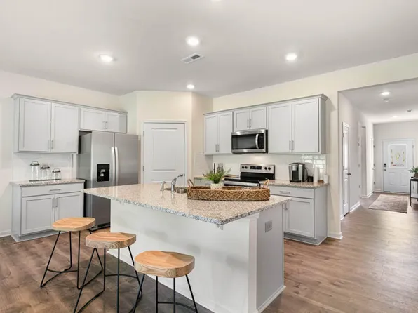 15 Scenic Rock Dr, Youngsville, NC 27596