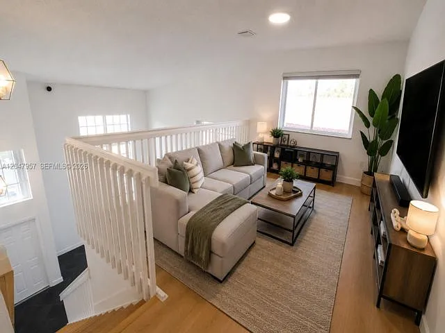 5 bed, 3.0 bath, 2569 sqft, $6,000 — Photo 4