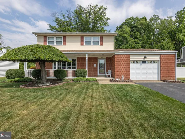 607 S Olds Blvd, Fairless Hills, PA 19030