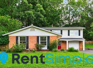8618 Crestview Dr, Fairfax, VA 22031