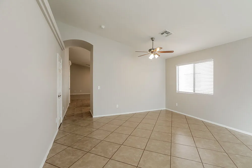 3 bed, 2.0 bath, 1678 sqft, $2,005 — Photo 4