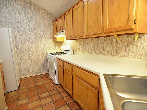 3rd image of 19907 Mountain Dale Dr