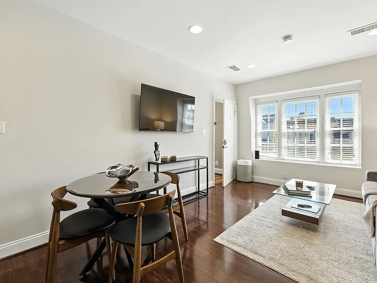 2033 P St NW — Photo 5