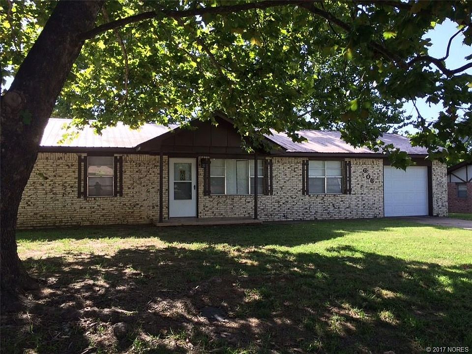 1st image of 606 S 12th St