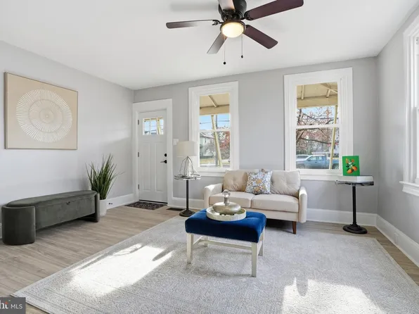 337 E 2nd St, Moorestown, NJ 08057