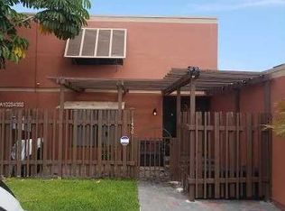 1450 Fairway Rd, Pembroke Pines, FL 33026