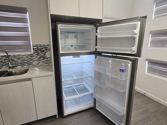 4th image of 909 W Garrison Dr APT 1