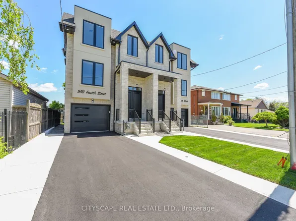 956 4th St, Mississauga, ON L5E 1J6