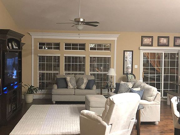 4th image of 1235 Emerald Gardens Dr
