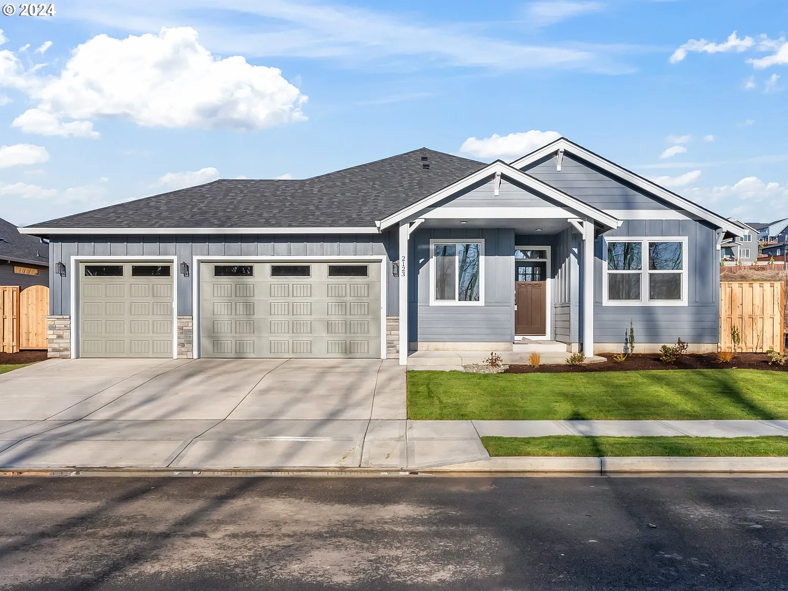2123 E Badger Way photo 1
