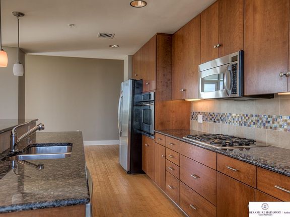 5th image of 555 Riverfront Plz APT 901