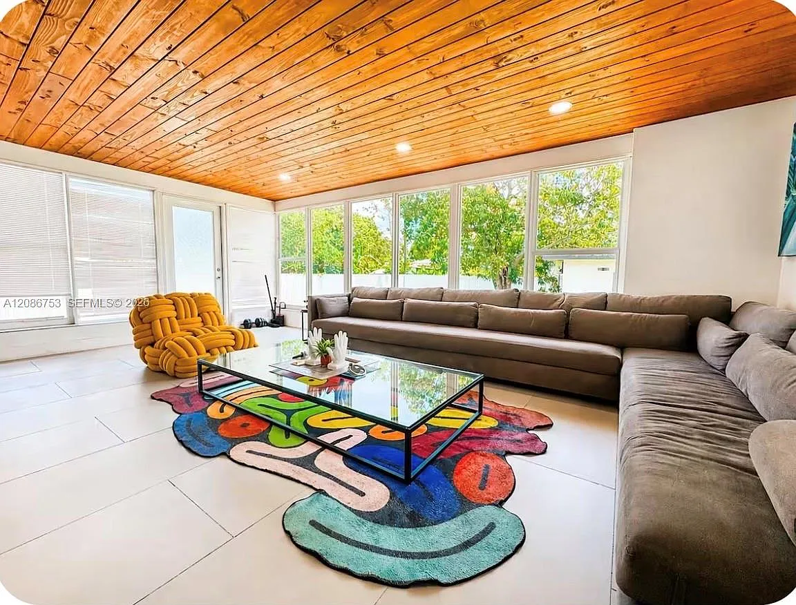 4 bed, 3.0 bath, $5,300 — Photo 3