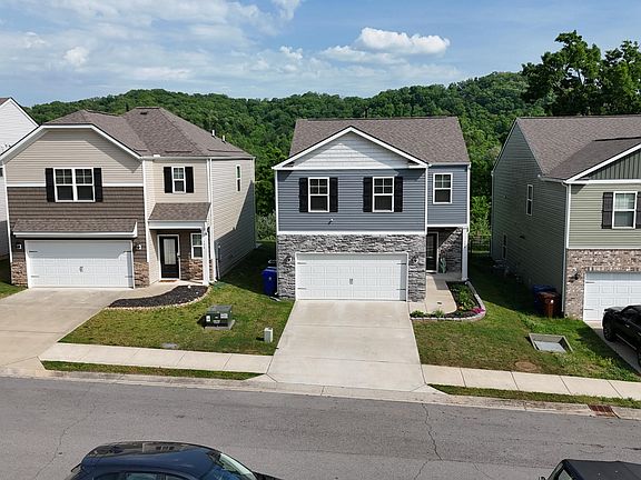 2nd image of 136 Harbour Pointe Ln
