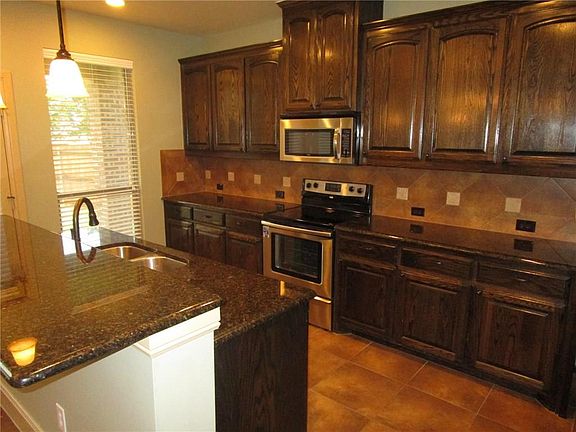 4th image of 2733 Lumina Dr