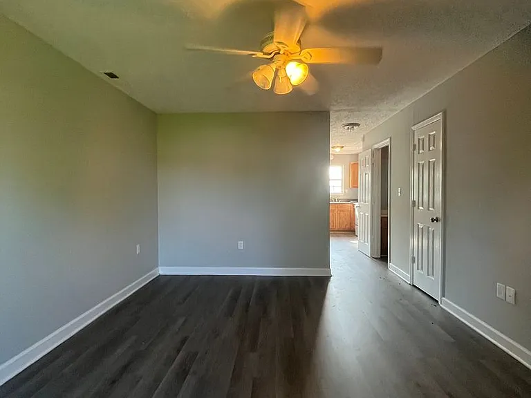 161 Coachman Ct — Photo 4