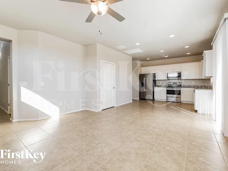 200 E Imperial Ct — Photo 3