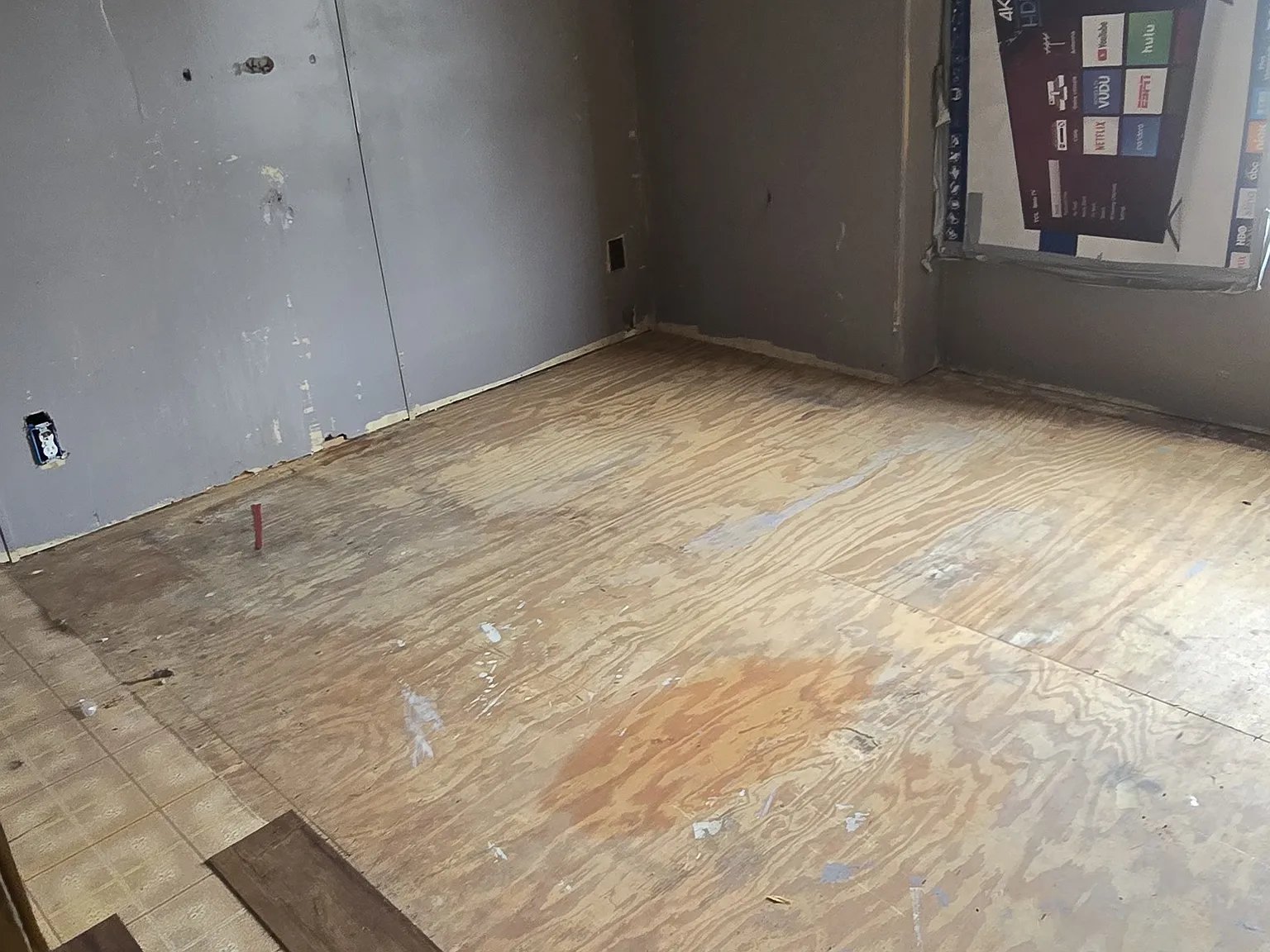 3 bed, 900 sqft, $475 — Photo 3