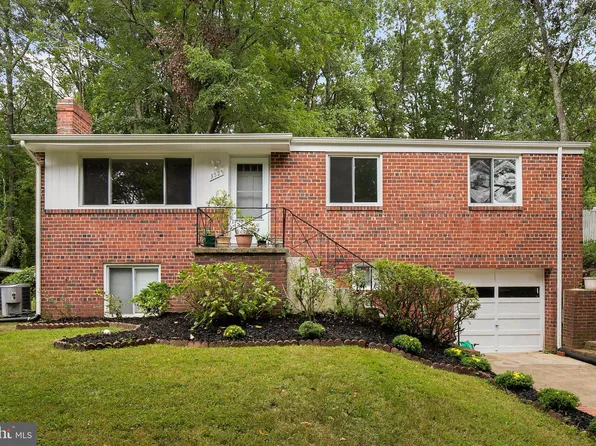 3525 Terrace Dr, Annandale, VA 22003
