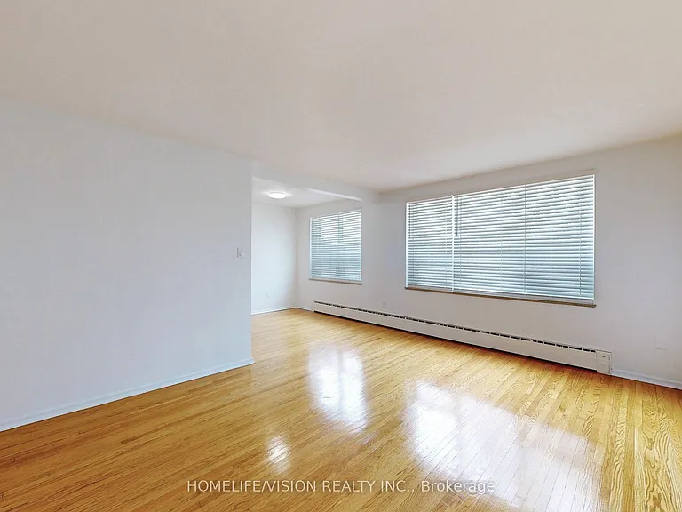 9901 Yonge St #4 — Photo 11