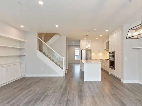 20327 72b Ave #15, Langley, BC V2Y 4J6