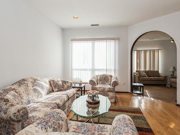 2nd image of 622 Birchwood Park Dr