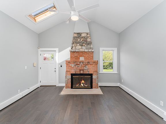 5th image of 121 Huntington Dr