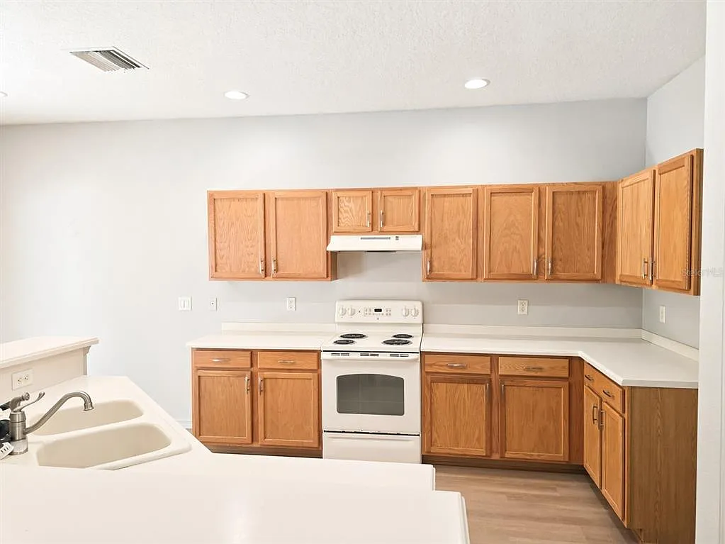 3 bed, 2.0 bath, 1560 sqft, $2,200 — Photo 4