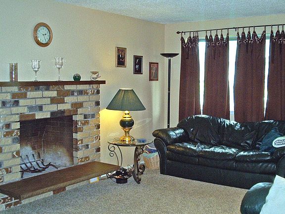 Living Room w/fireplace