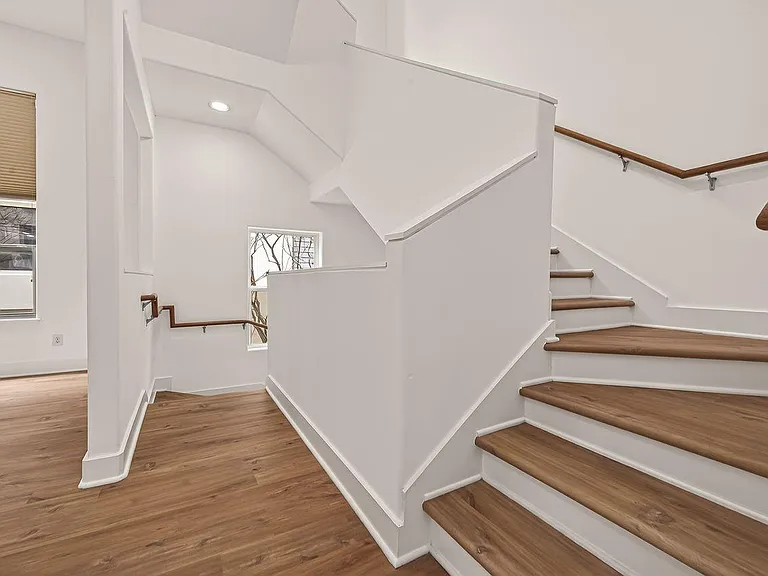 724 Ruthven St — Photo 27