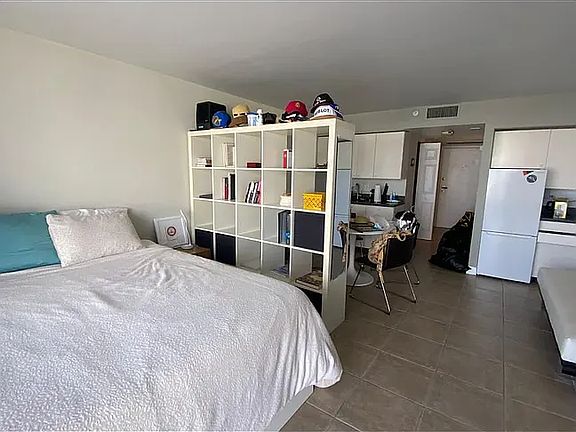 5th image of 555 NE 15th St APT 418