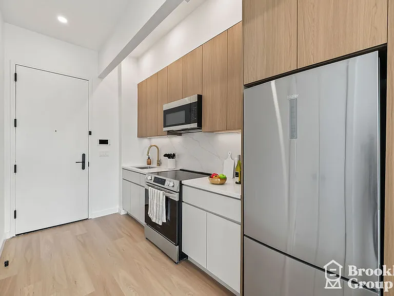 556 Baltic St #806 — Photo 3