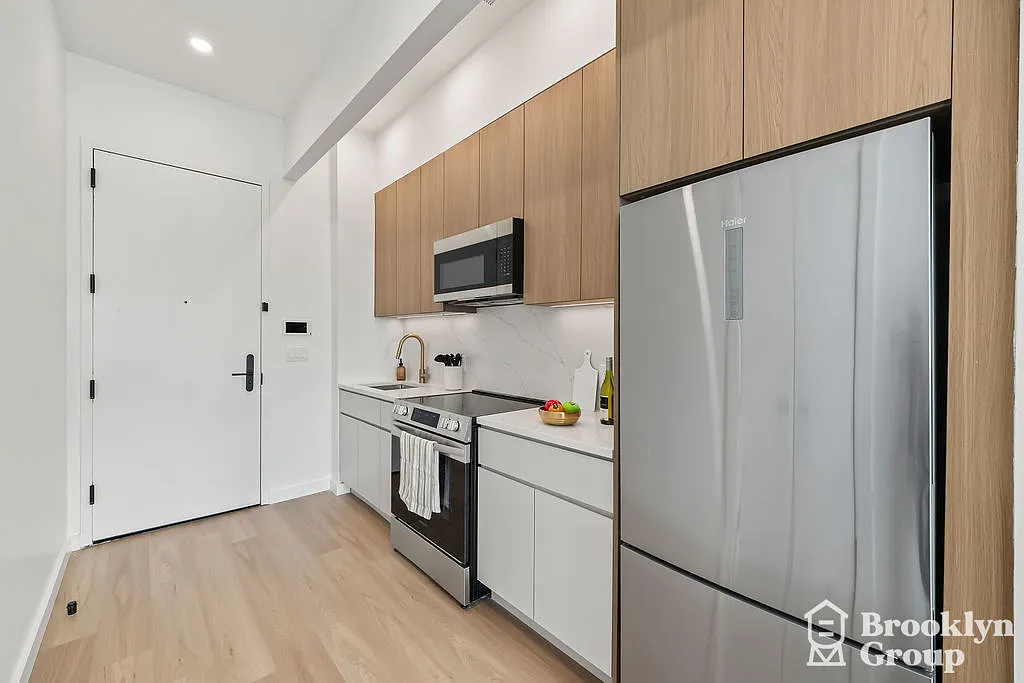 Building Photo - 556 Baltic St #1105