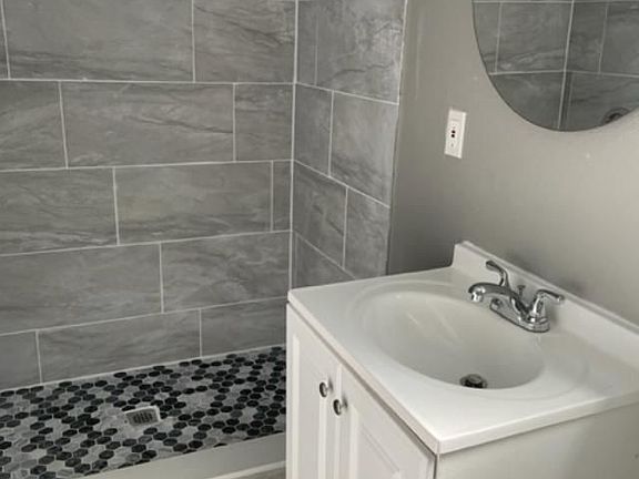 2nd image of 330 Palm Ave #3