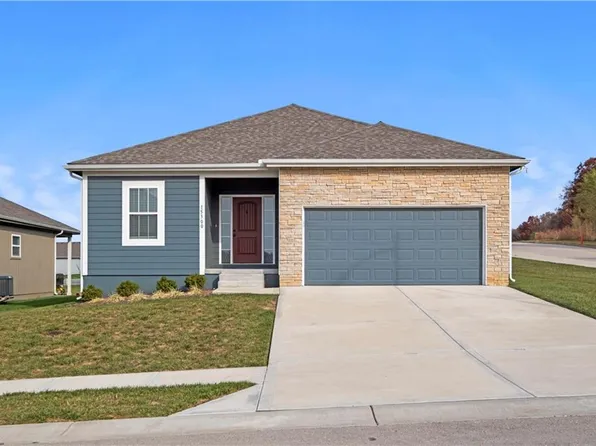 15300 Jessica St, Parkville, MO 64152
