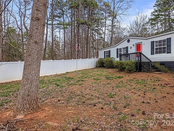 3rd image of 114 Catawba Woods Ct