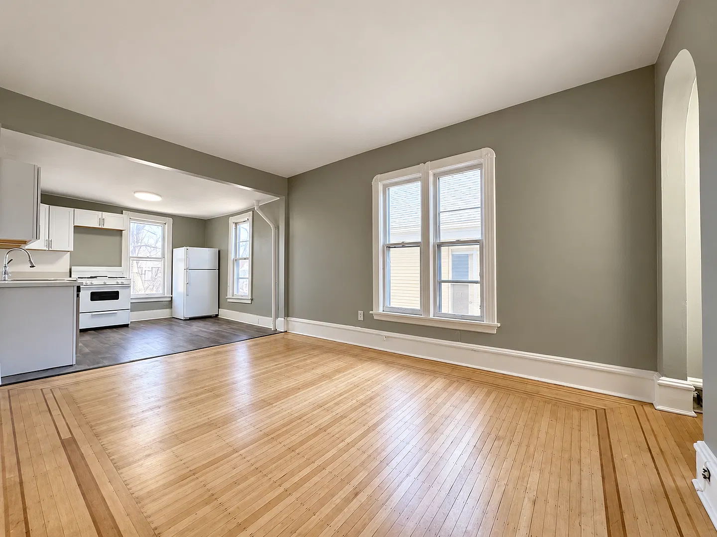 Gorgeous 4 Bedroom 1 Bathroom Duplex in South Minneapolis! — Photo 3