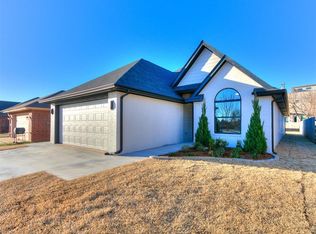 305 W 7th St, Edmond, OK 73003