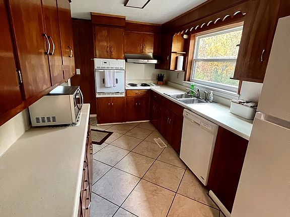 5th image of 233 Westwood Dr