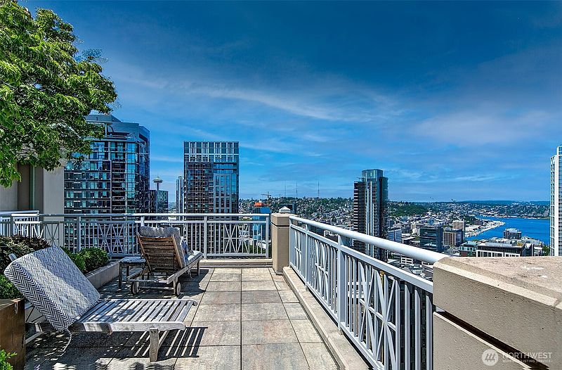 2nd image of 819 Virginia Street #2304