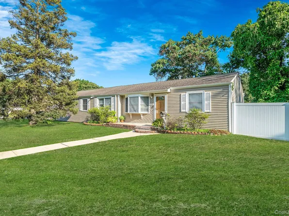 730 Spur Drive N, Bay Shore, NY 11706