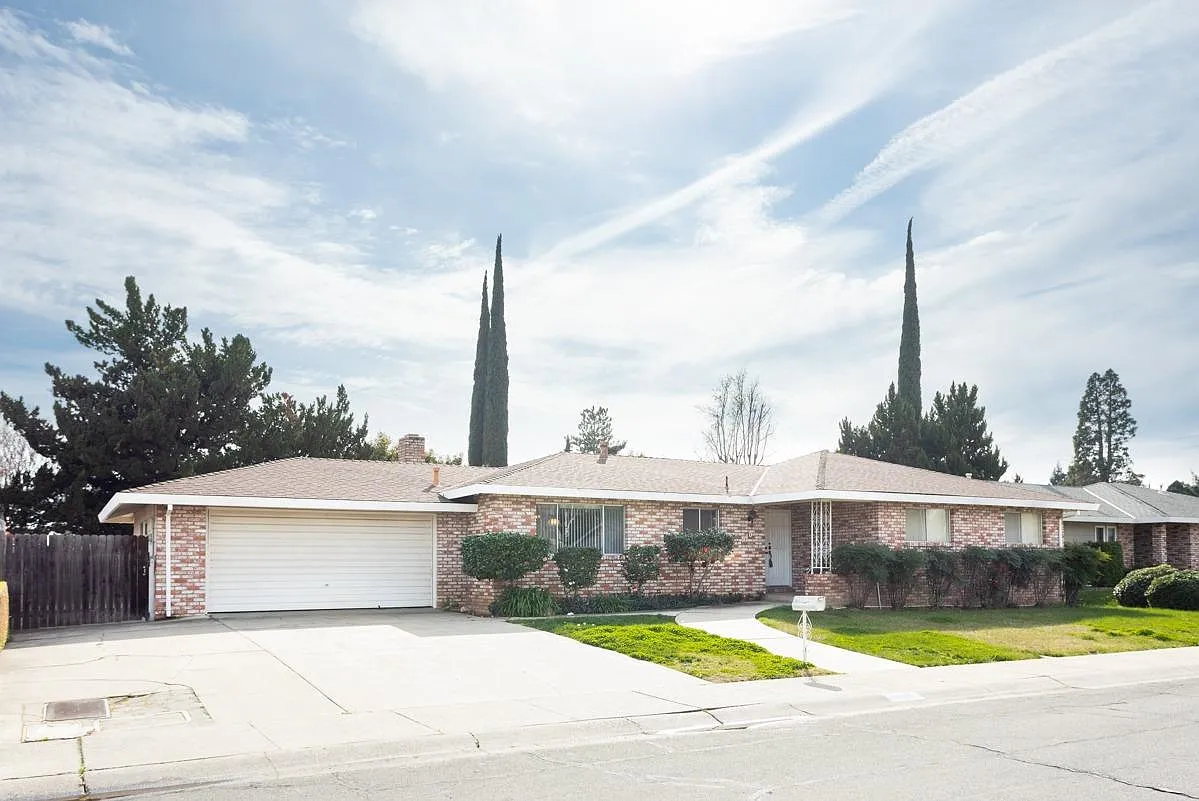 1570 Sharon Dr photo 1