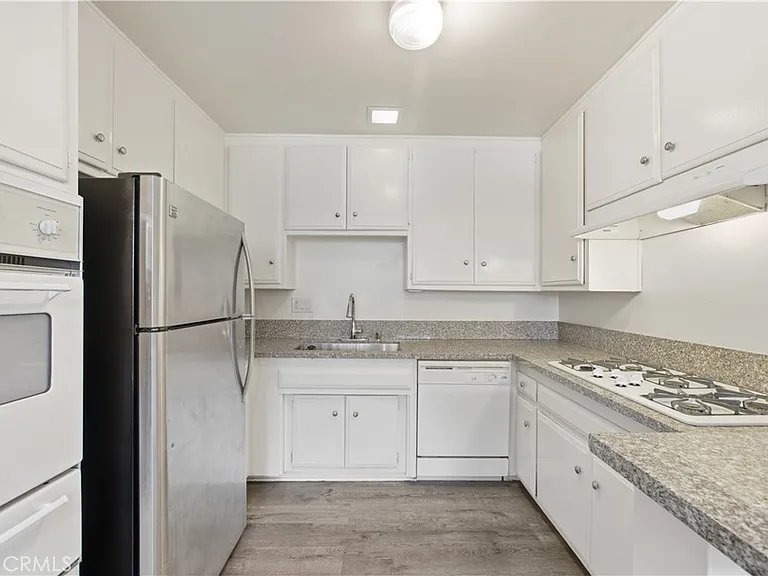 5168 Yarmouth Ave #5 — Photo 2