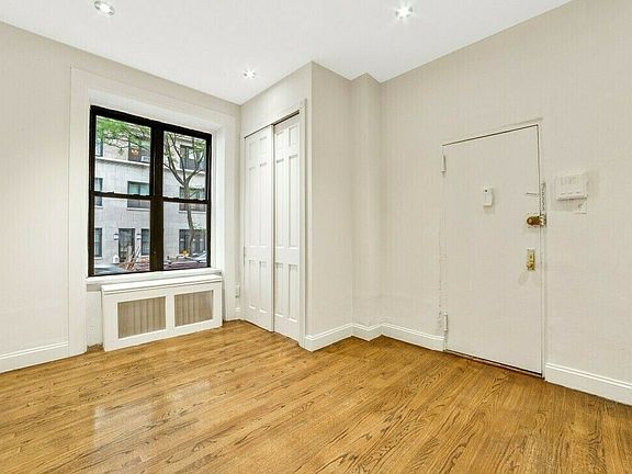 3rd image of 208 W 88th St Frnt 1