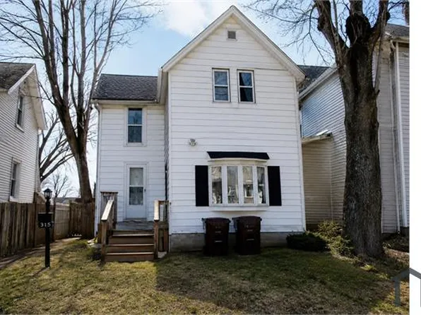 315 W Douglas St #1, Freeport, IL 61032