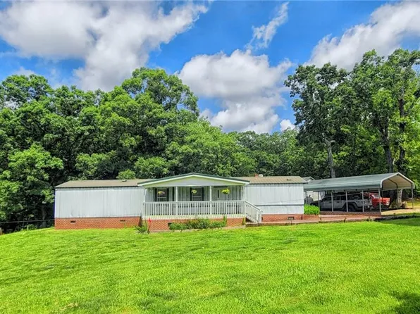 2668 Young Rd, Walnut Cove, NC 27052