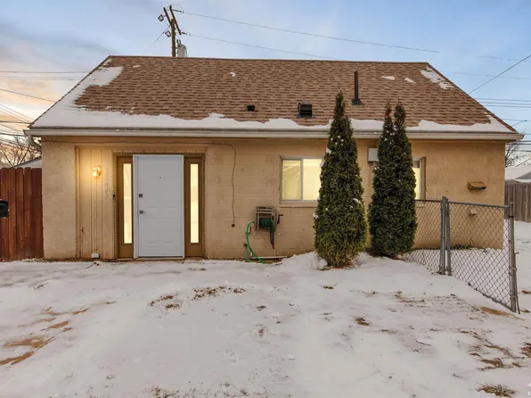 28445 Birchlawn St, Garden City, MI 48135