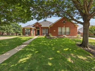 712 Saint Robby Dr, Mansfield, TX 76063